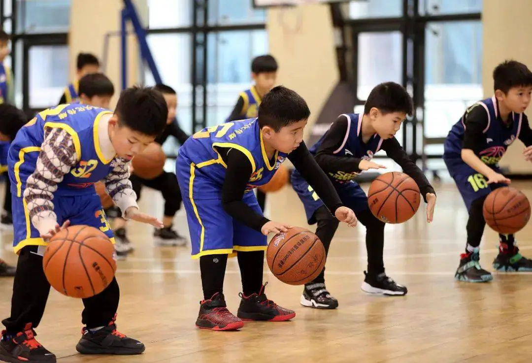 家长如何为孩子选择合适的篮球冬令营?_1